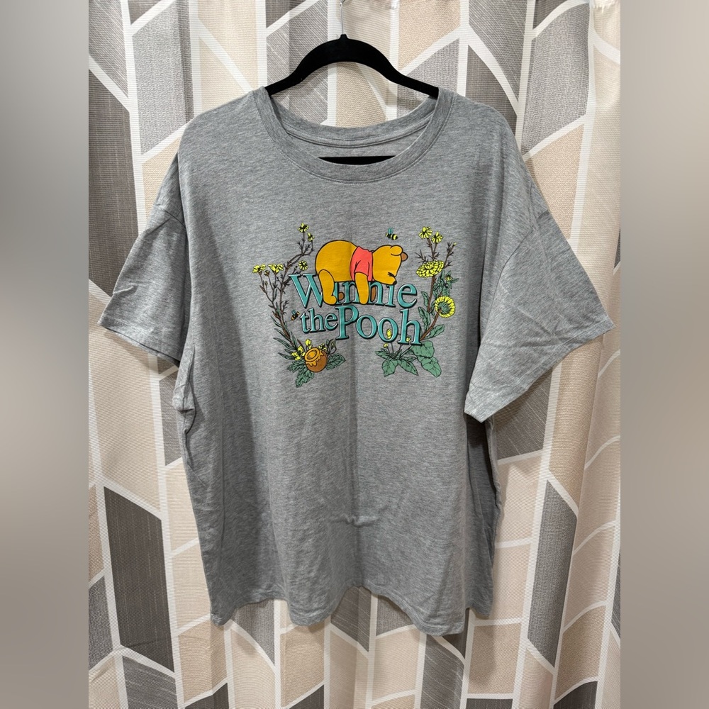 Disney Gray Winnie the Pooh Women's Short Sleeve Tee